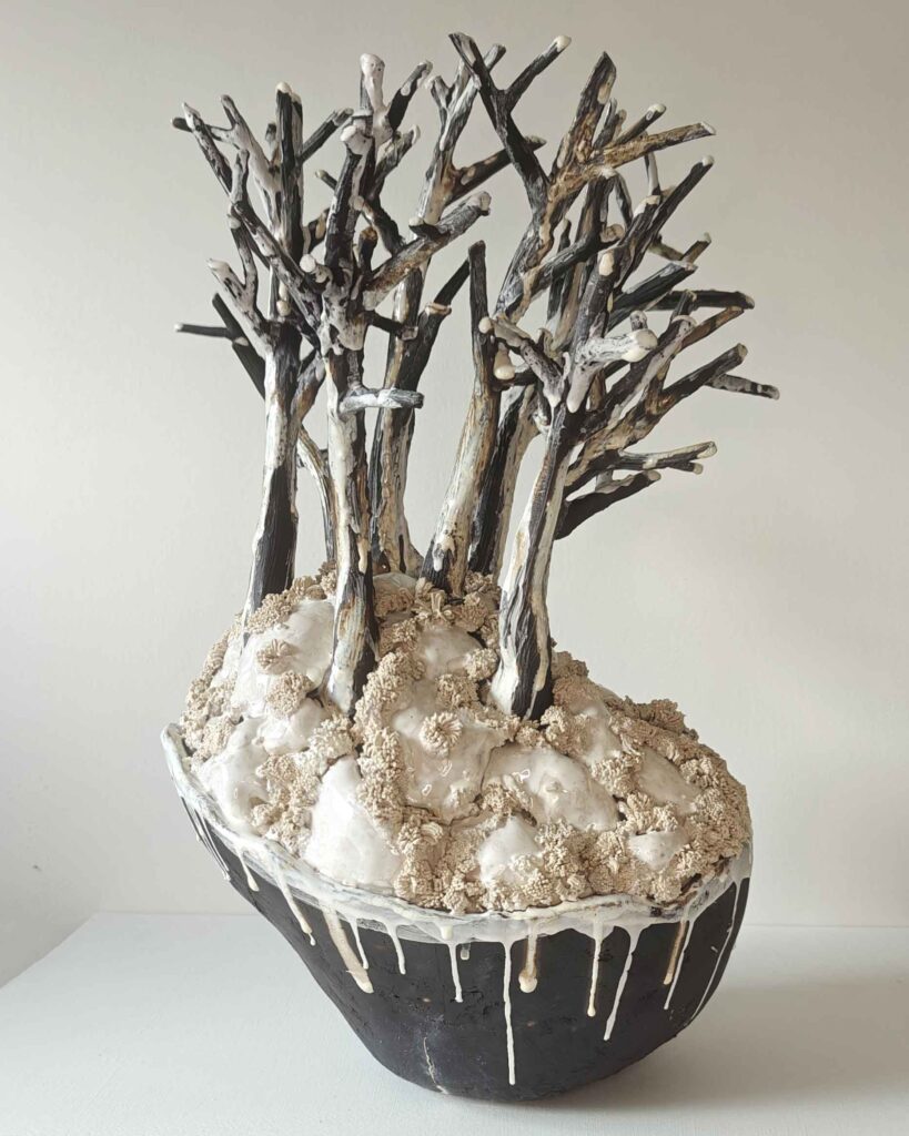 Sculpture "Renouveau"- H52 L33 P25 cm - Porcelaine/Grès - 2025, comme un souffle après la tempête.