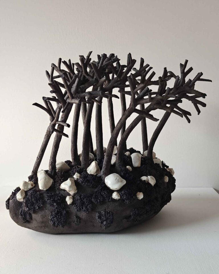 Sculpture Les-Racines-du-Mystere-H38-L35-P25-cm-1-Grès porcelaine ©CLOTHILDELASSERRE