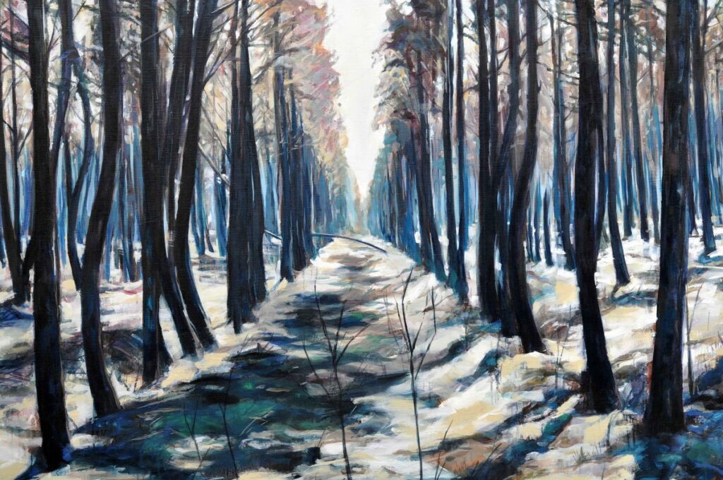 Détail de Tout au loin de Clothilde Lasserre : troncs sombres et percée de lumière au bout du chemin