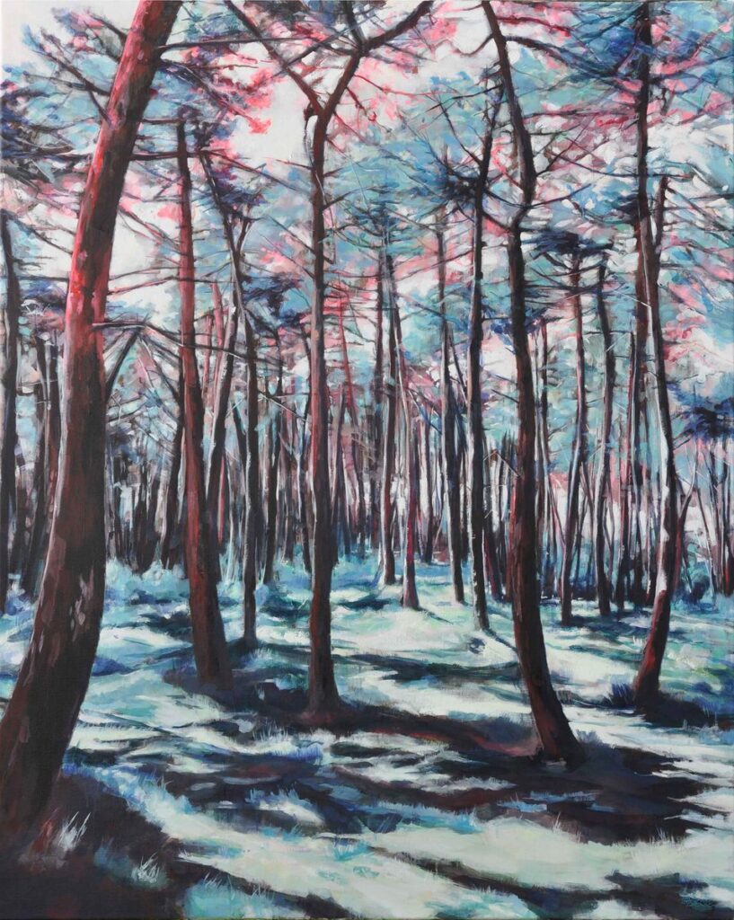 Un jour d'été, huile sur toile 150 x 120 cm de Clothilde Lasserre : forêt de pins verticale, lumière traversant les branches et longues ombres bleues au sol